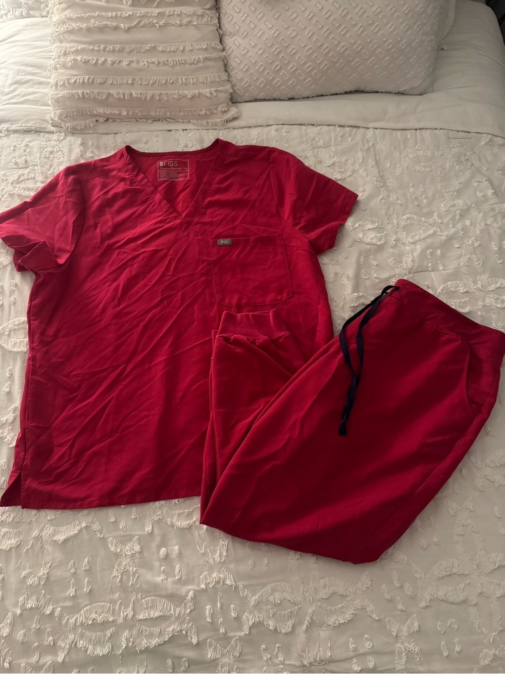 FIGS Women's V-Neck Scrub Set in Pink